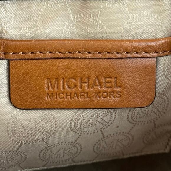 Michael Kors Jules White Tan Monogram Leather Crossbody Bucket Hangbag One Size - Picture 6 of 6